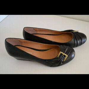 NWOT CL by Laundry shoes!